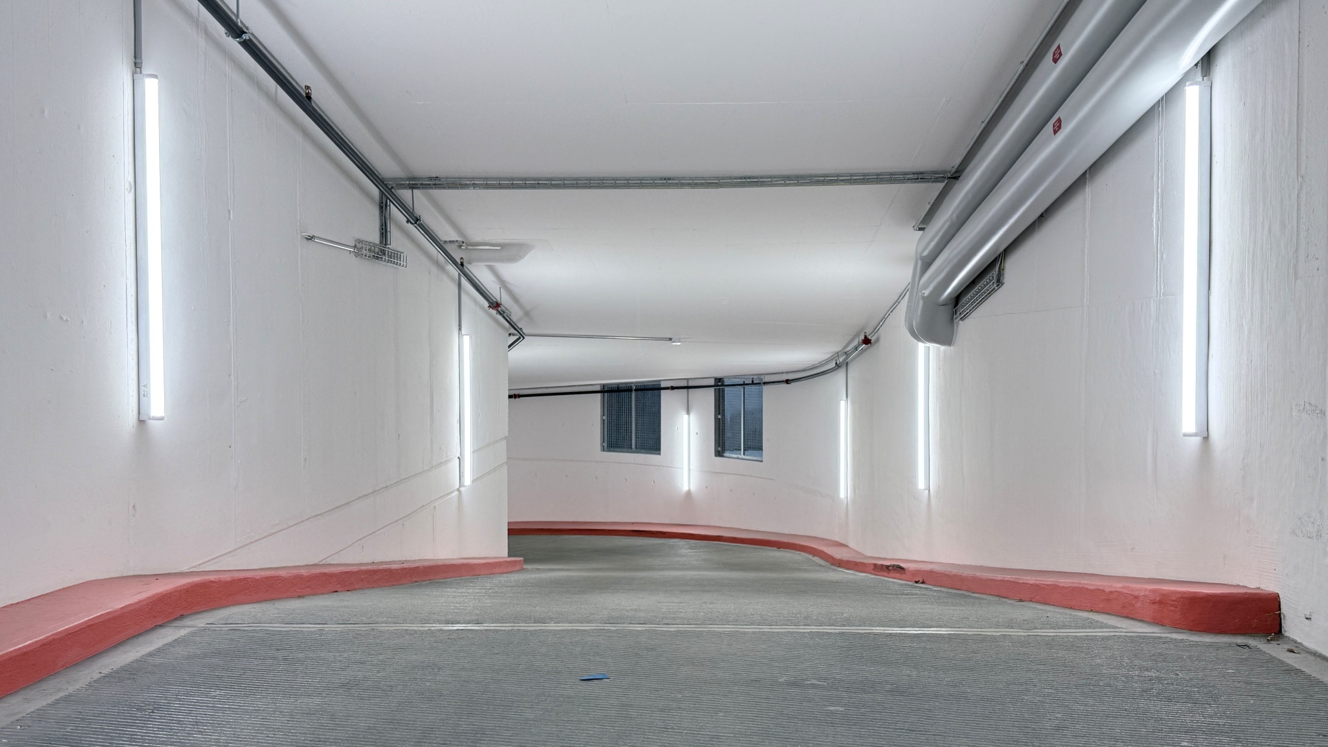 2420 7102 Fe20 Einstellhalle Auffahrt