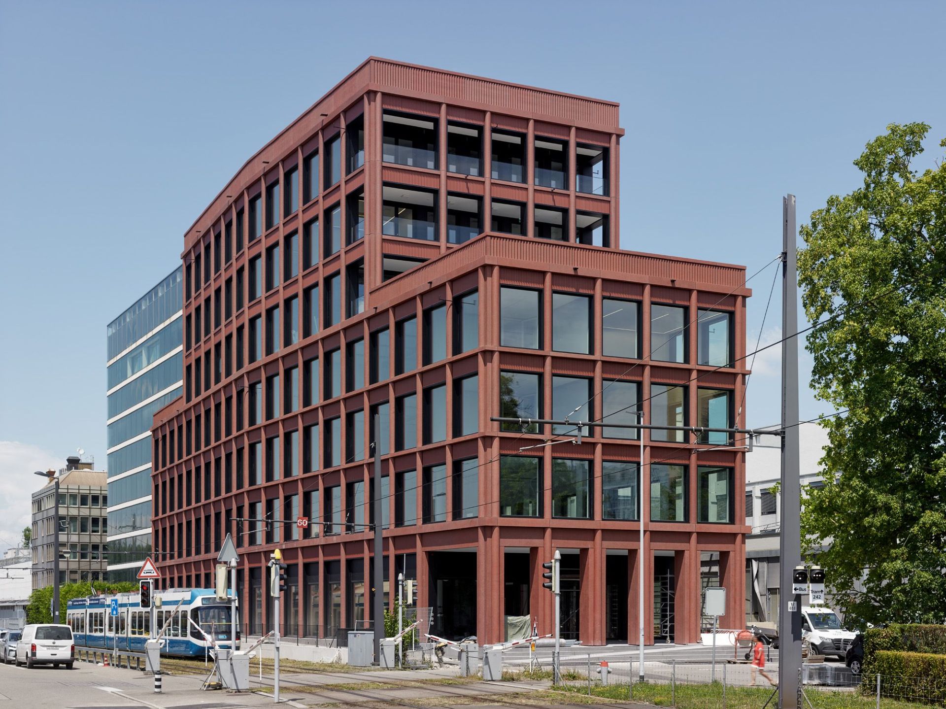 2420 7102 MD Feldeggstrasse Glatt 001 Web