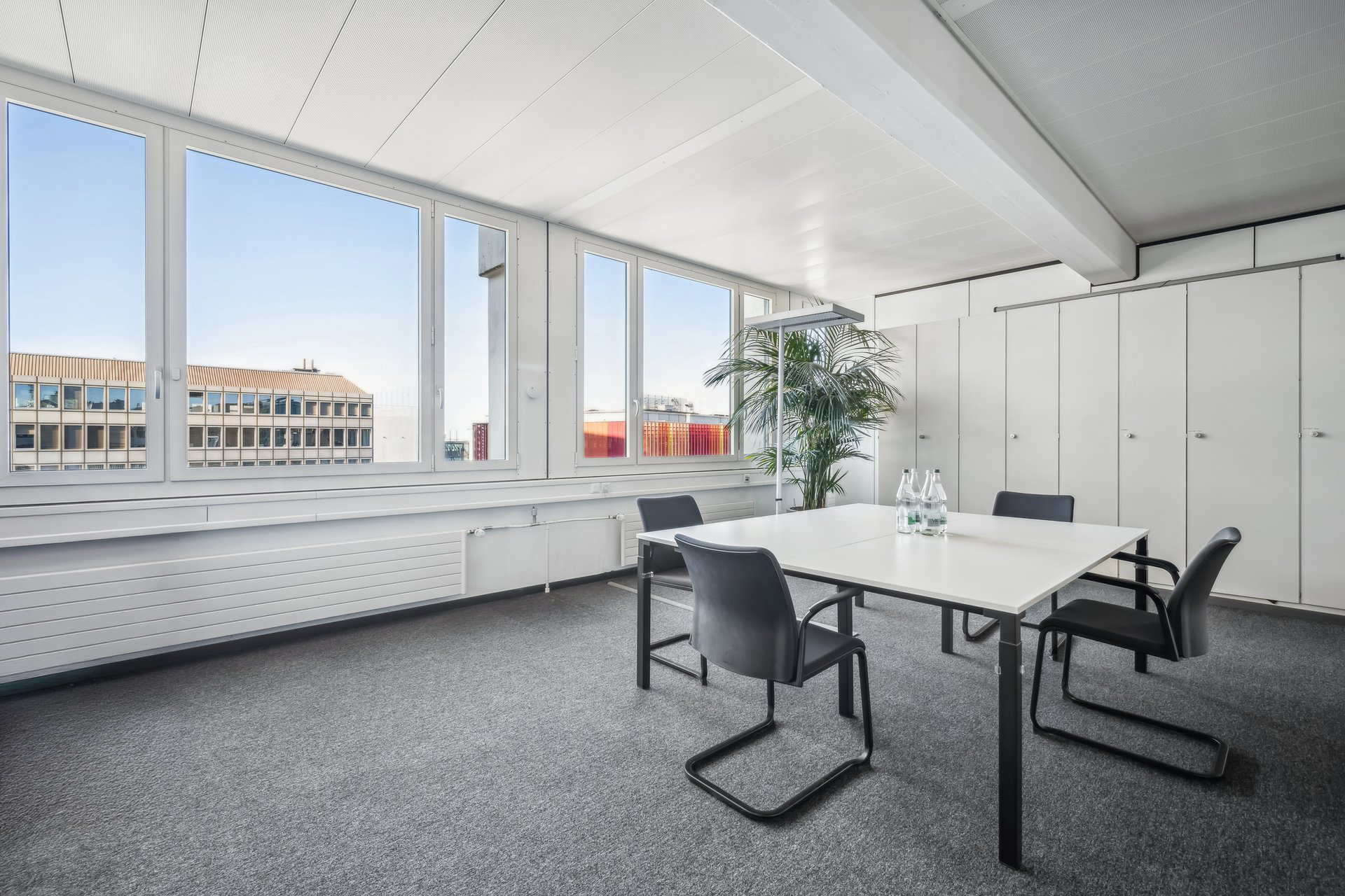 2525 1301 601032 A backbonephoto 040 2